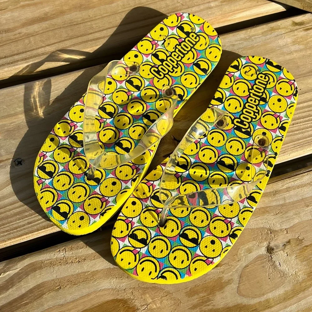 - Coppertone Smiley Face Flip-Flops SZ L! EUC!
